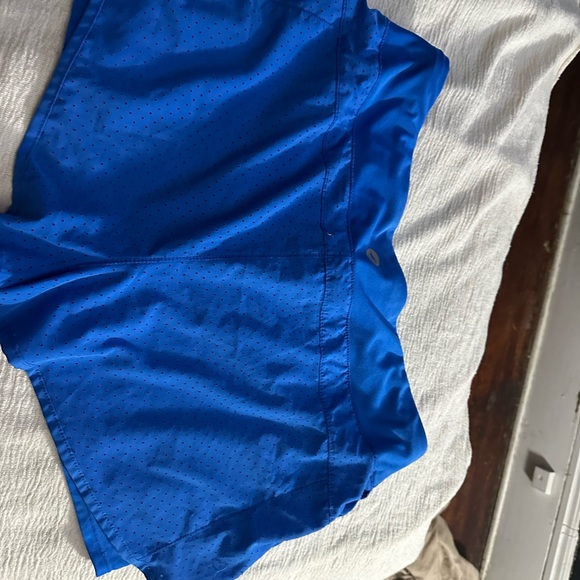 Blue activewear shorts worn once L - Picture 3 of 4